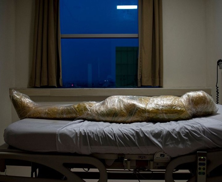 కూతురు శవంతో 5 నెలలుగా ఇంట్లోనే!