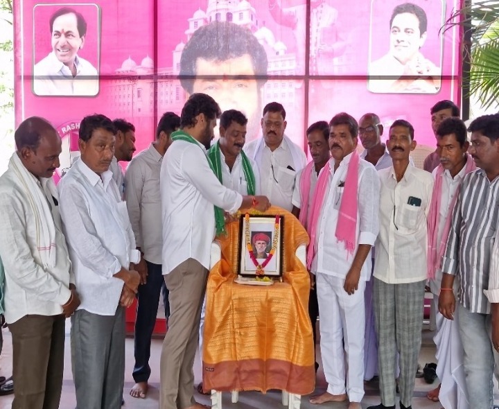 పూలే సేవలు చిరస్మరణీయం: ఎమ్మెల్యే