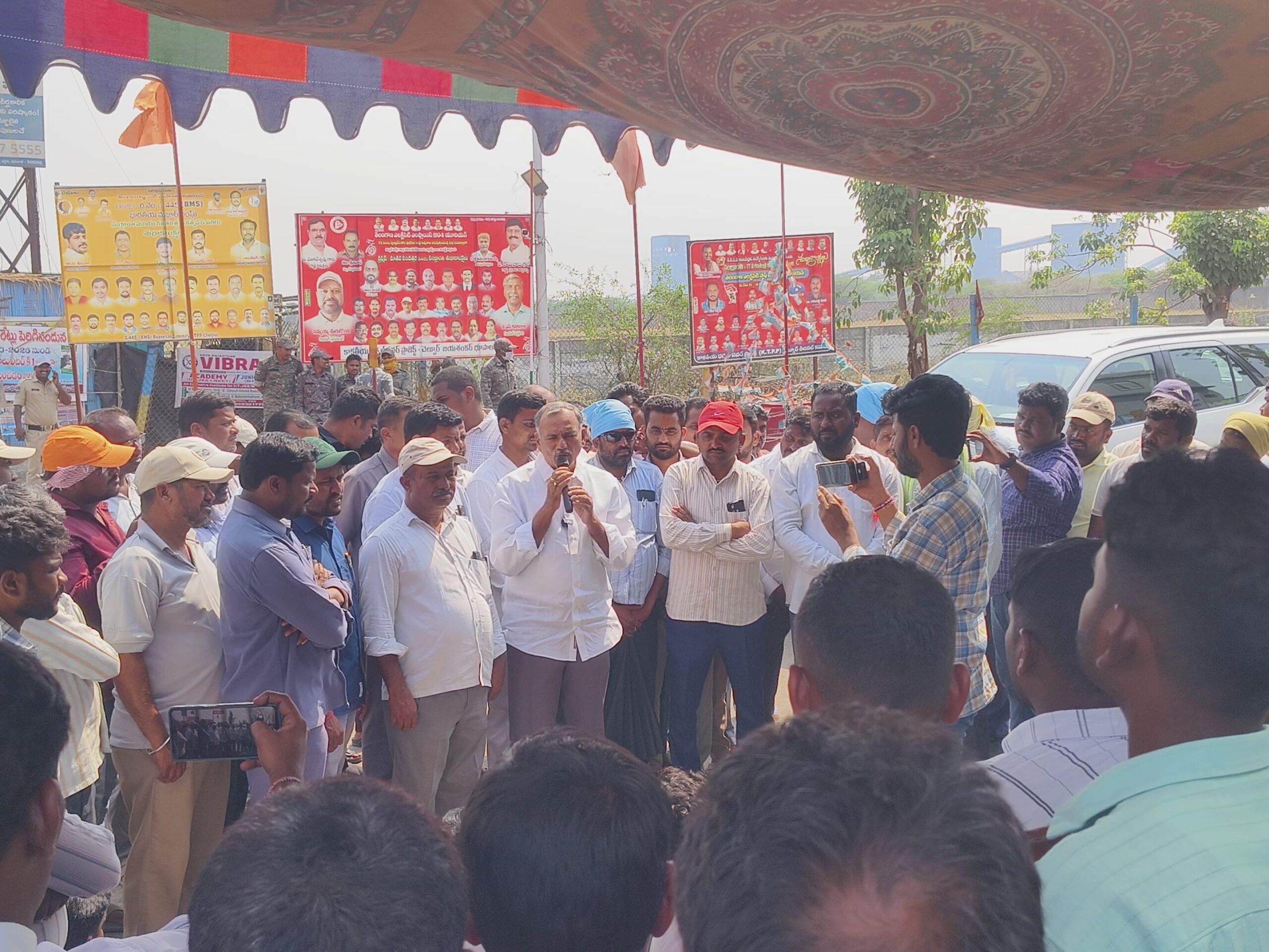 సమ్మెకు మద్దతు తెలిపిన మాజీ ఎమ్మెల్యే గండ్ర