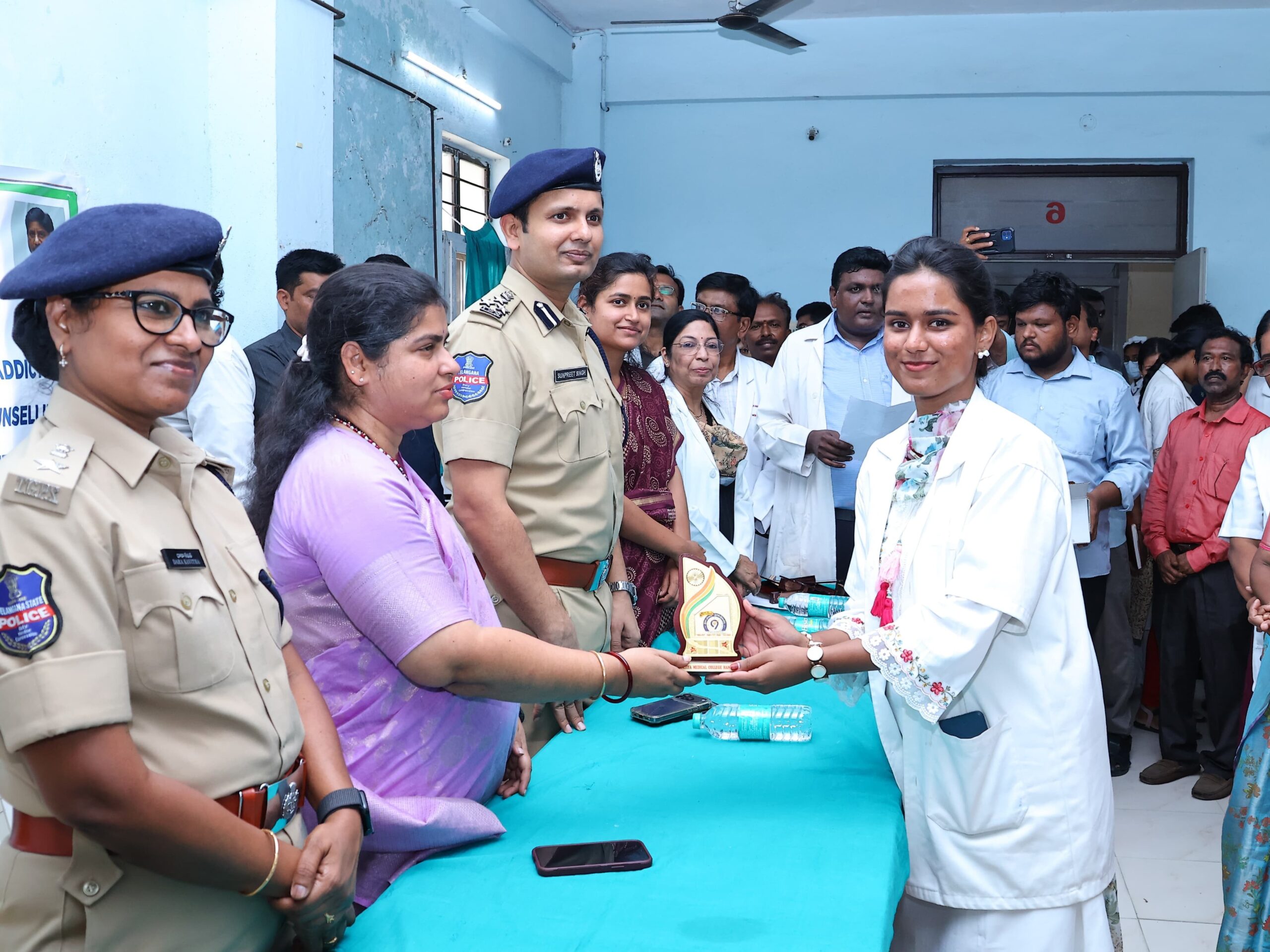 డీ-అడిక్షన్ సెంటర్ పరిశీలించిన కలెక్టర్‌లు