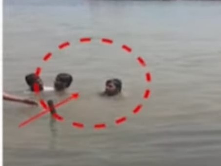 ఇద్దరు యువకులను కాపాడిన గంగ పుత్రులు