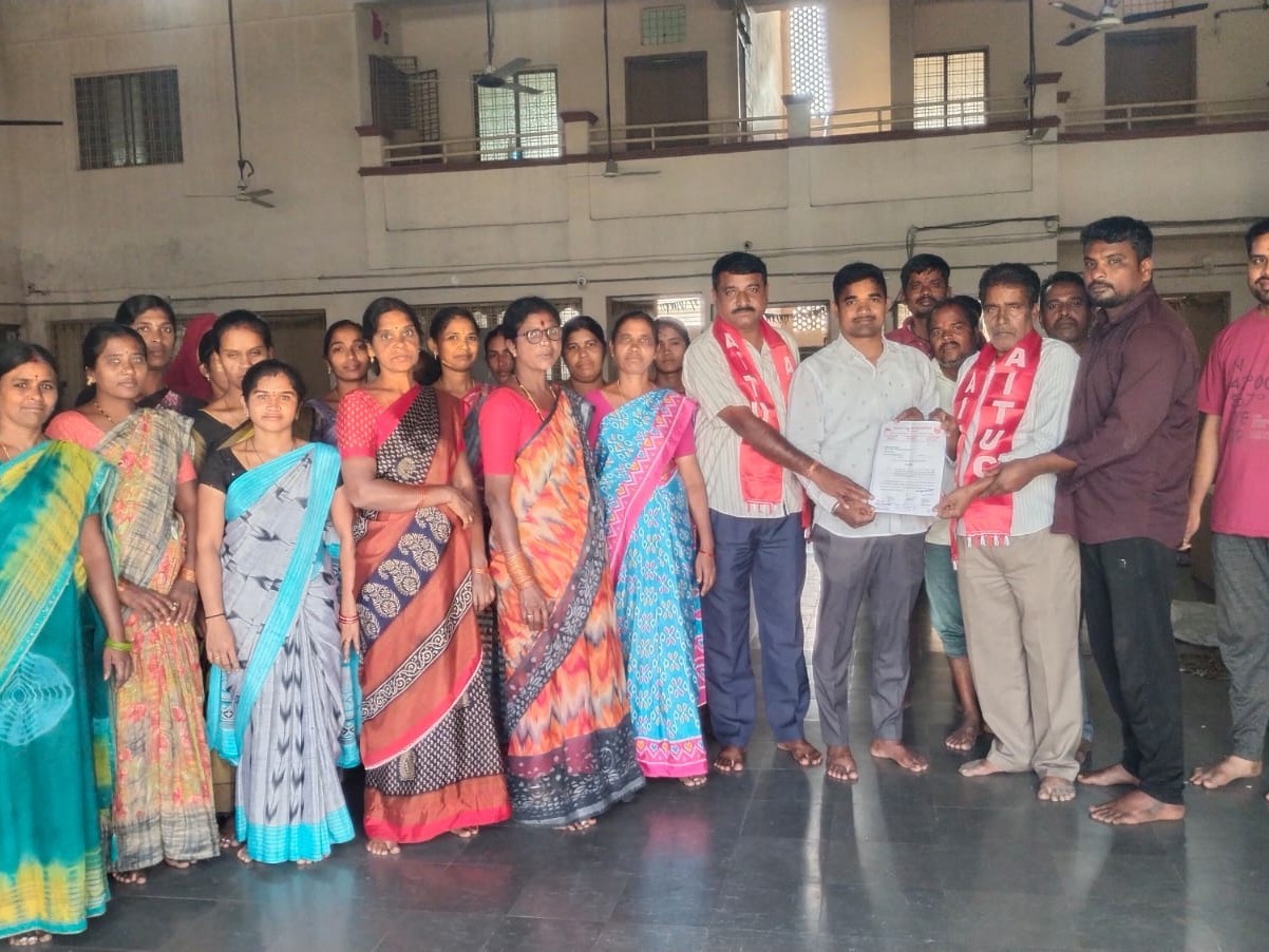 వేతన పెంపు కరపత్రం విడుదల