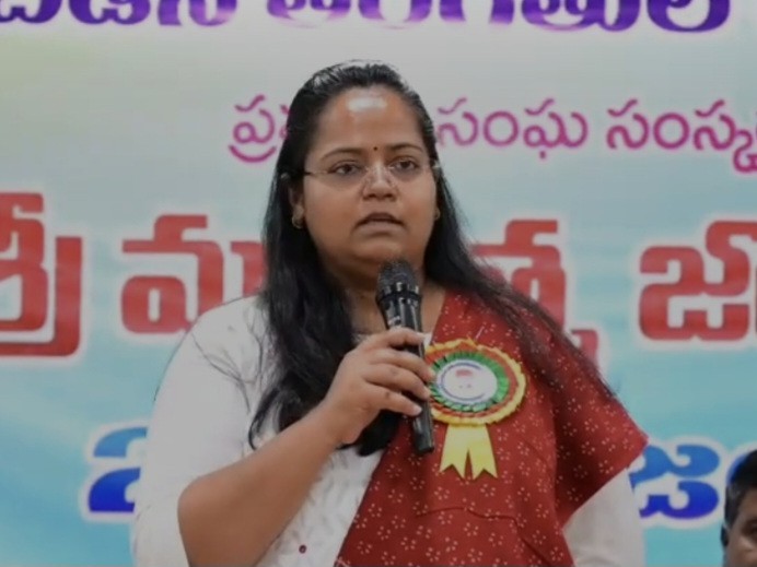 పూలే చేసిన కృషి చిరస్మరణీయం: కలెక్టర్