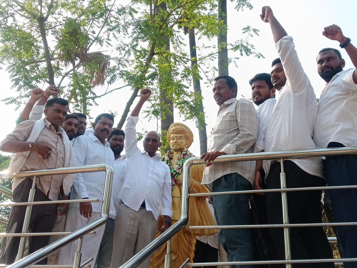 జ్యోతిరావు పూలే విగ్రహావిష్కరణ చేసిన RS ప్రవీణ్ కుమార్