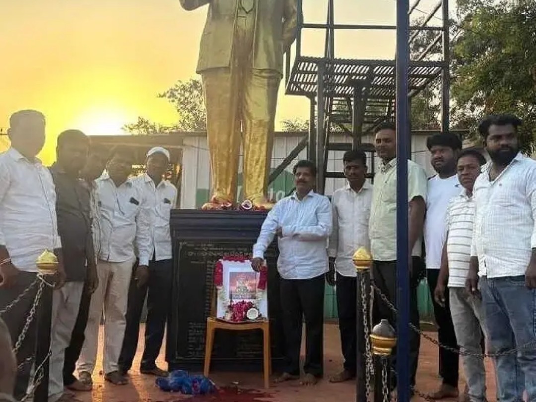 పూలే జయంతి వేడుకలు.. నాయకుల గైర్హాజరీపై అసహనం!