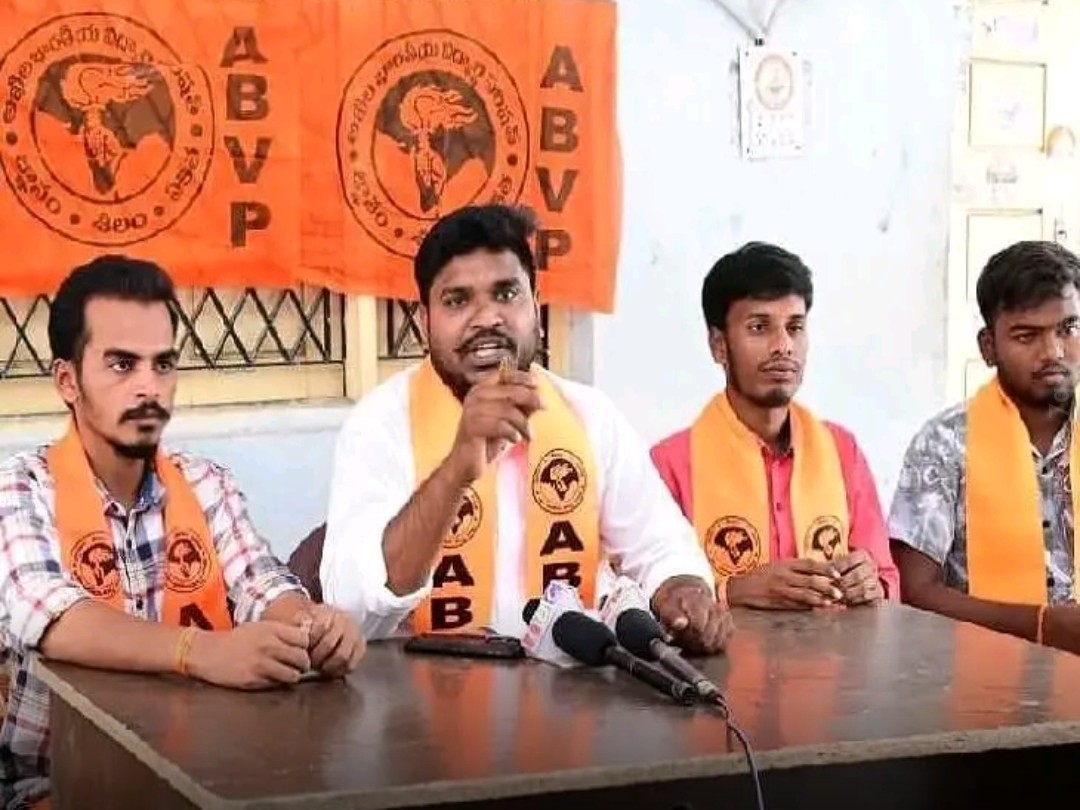 విద్యార్థుల ఫీజు రీయింబర్స్‌మెంట్‌పై వినతి