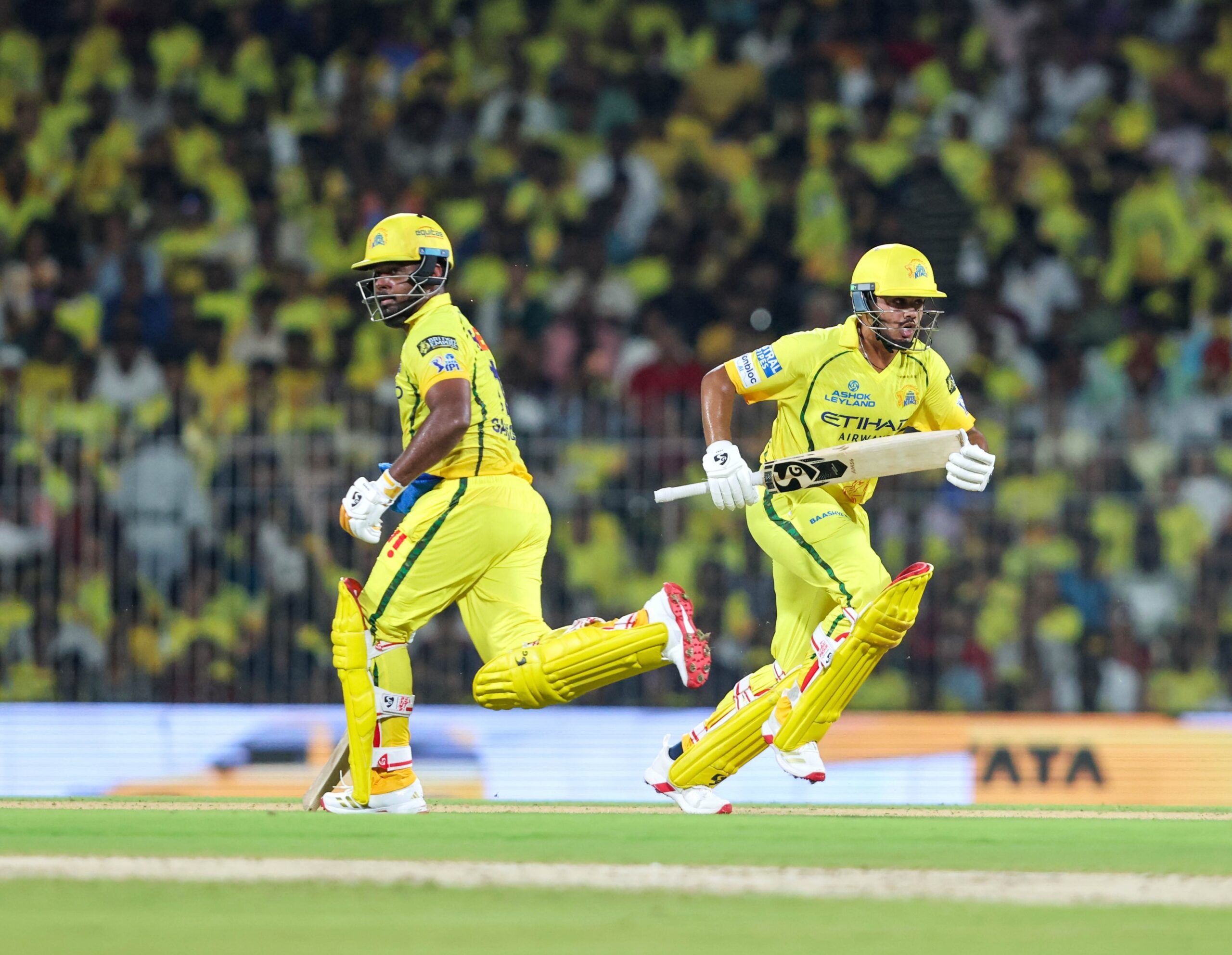 CSK vs DC: గేర్లు మార్చిన చెన్నై బ్యాటర్లు 