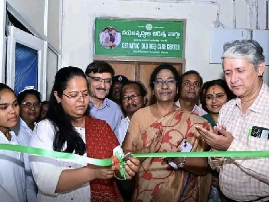 మత్తుపదార్థాల చికిత్స కేంద్రాన్ని ప్రారంభించిన కలెక్టర్