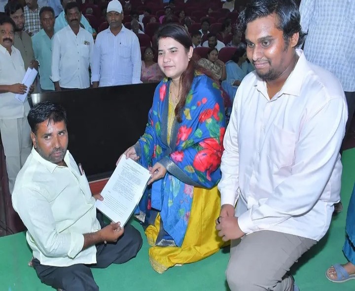 111 మంది రైతుల కళ్ళల్లో ఆనందం నింపిన కలెక్టర్