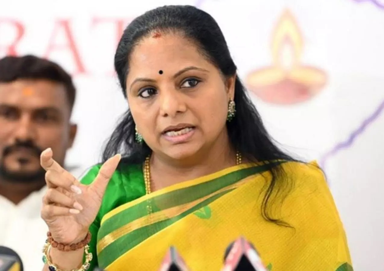 పార్టీ జెండా రంగు రివీల్ చేసిన కవిత!