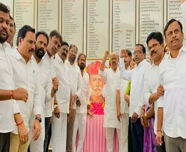 పూలేకు భారతరత్న ప్రకటించాలి: ఎంపీ