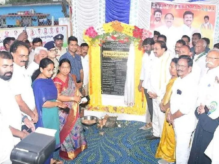 సీసీ రోడ్డు నిర్మాణానికి మంత్రి తుమ్మల శంకుస్థాపన
