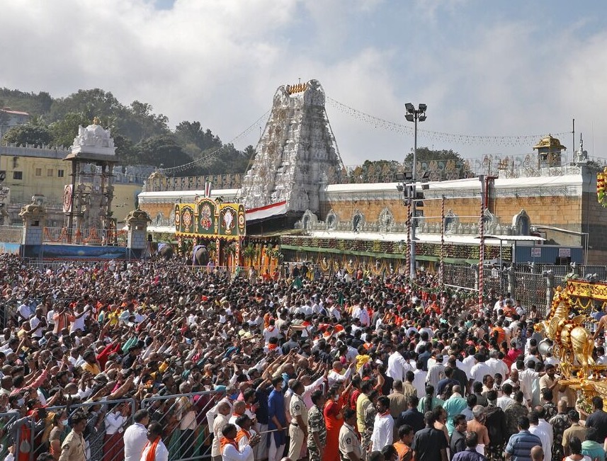 రికార్డు స్థాయిలో శ్రీవారి దర్శనాలు