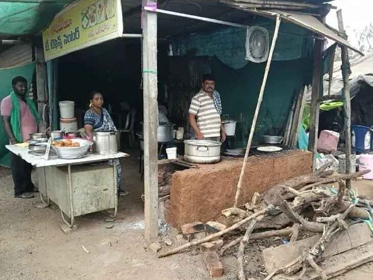 గ్యాస్ ధరల భారం.. కట్టెలతో వ్యాపారం …