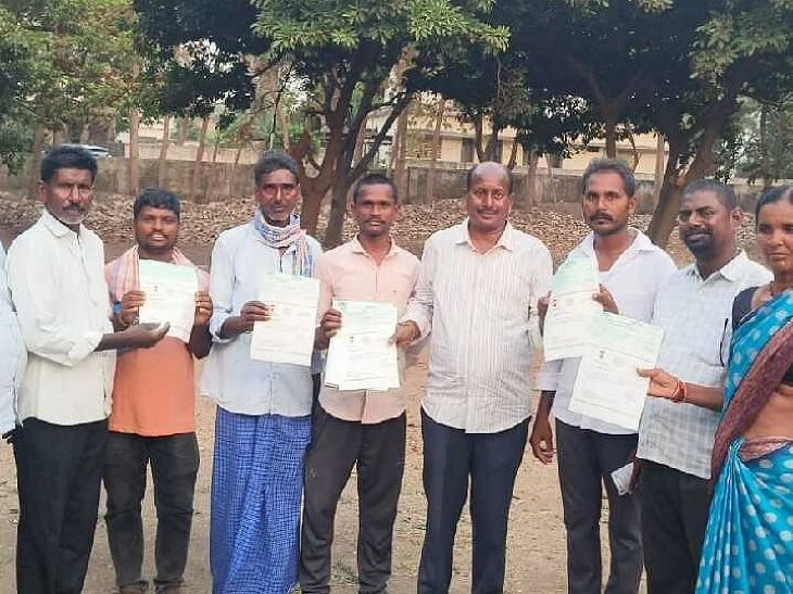 మేడిదపల్లిలో సీఎం రిలీఫ్ ఫండ్ చెక్కులు పంపిణీ