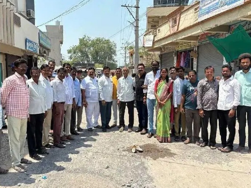 రోడ్డు మరమ్మత్తు పనులు ప్రారంభం