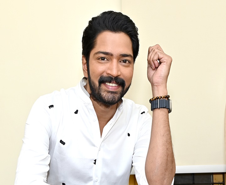 ఆ దర్శకుడికి టవల్ వేస్తున్నా: అల్లరి నరేష్