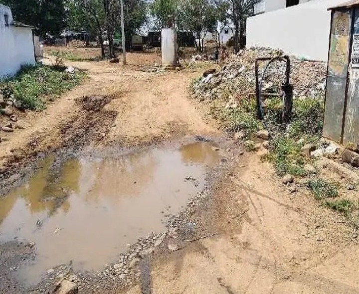 గ్రామాల్లో పడకేసిన పారిశుద్ధ్యం..!