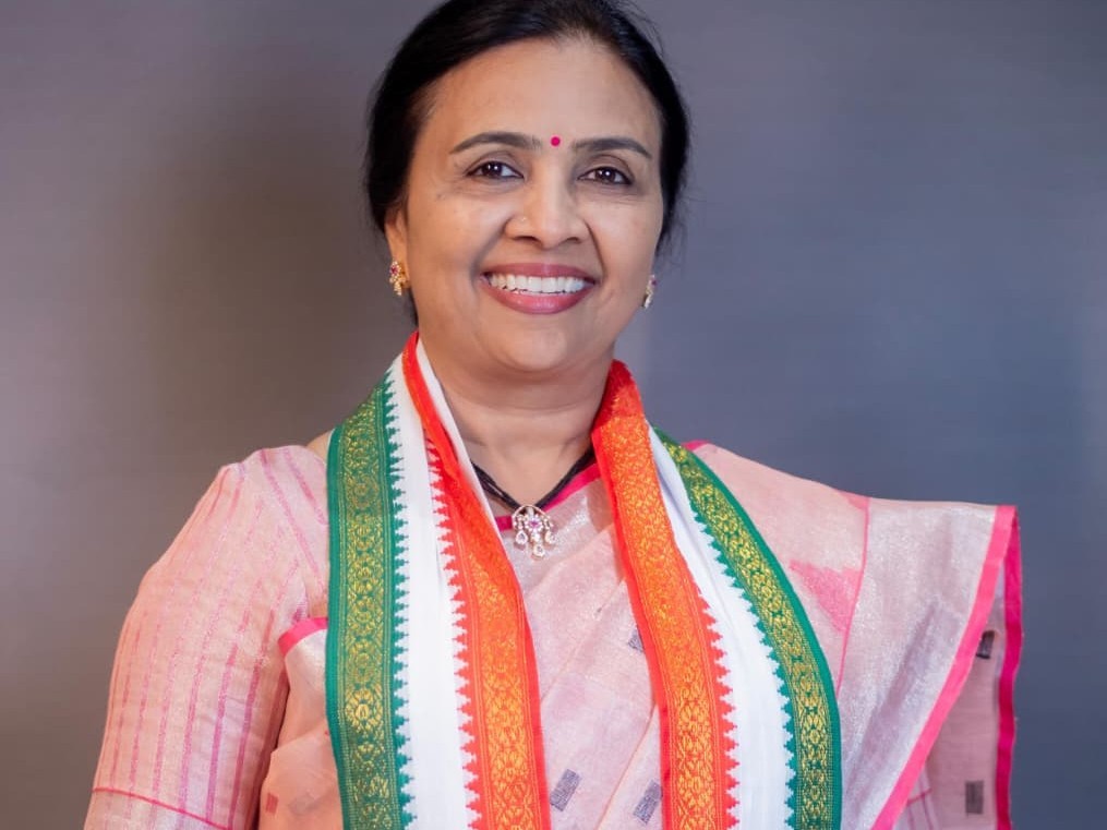 ప్రజలకు అందుబాటులో ఝాన్సీరెడ్డి