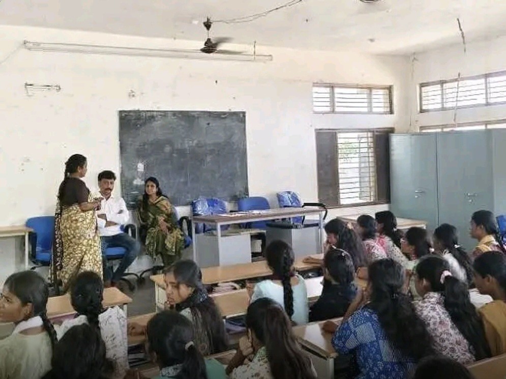 కళాశాలను సందర్శించిన మున్సిపల్ ఛైర్ పర్సన్