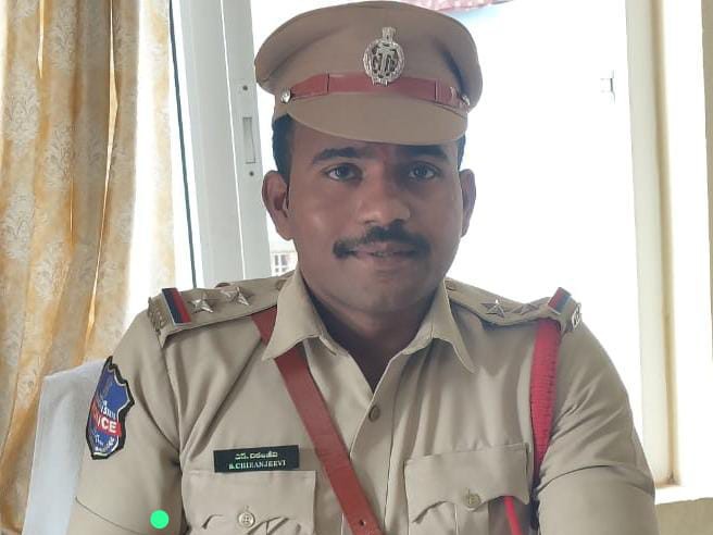 విద్యార్థులు అధైర్య పడవద్దు: ఎస్సై