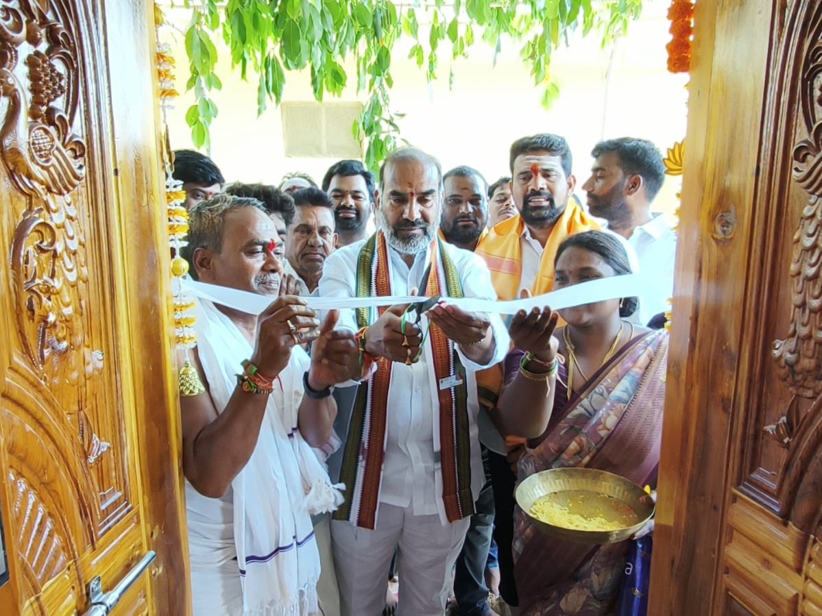 ఇందిరమ్మ  ఇల్లు ప్రారంభించిన ప్రభుత్వ విప్