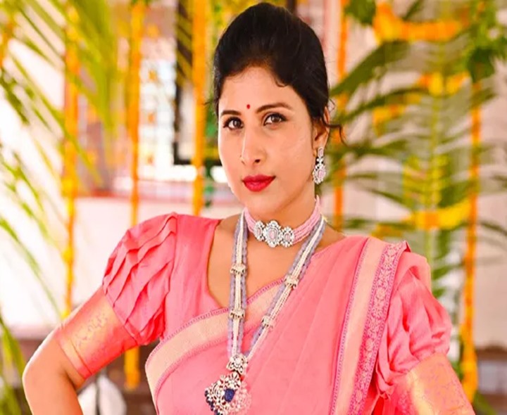 లాయర్‌పై సింగర్ మంగ్లీ ఫిర్యాదు