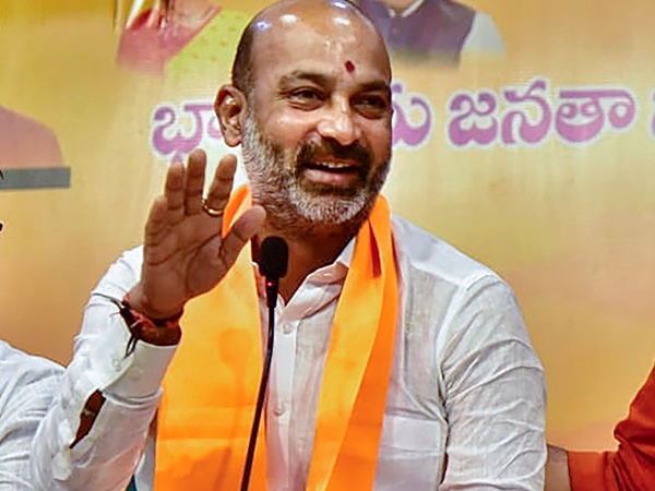 మహిళా ప్రాతినిధ్యం పెరగాల్సిందే: బండి సంజయ్