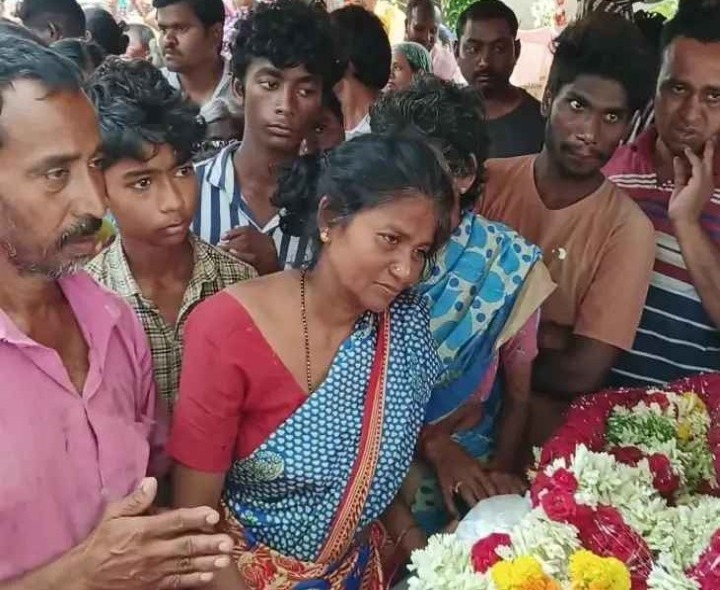 కన్నీటి సంద్రమైన అగ్రహారం..!