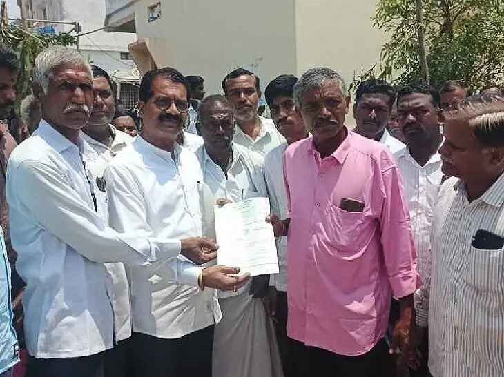 CMRF చెక్కు పంపిణీ