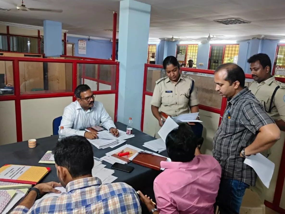 ఆర్టీవో ఆఫీసులో భారీగా  పన్ను బకాయి పెండింగ్‌