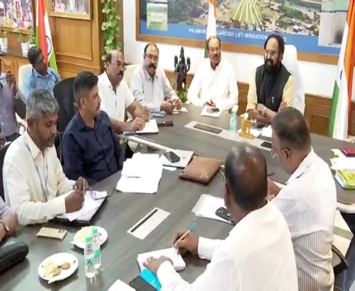 పునరుద్ధరణ పనులపై మంత్రి సమీక్ష