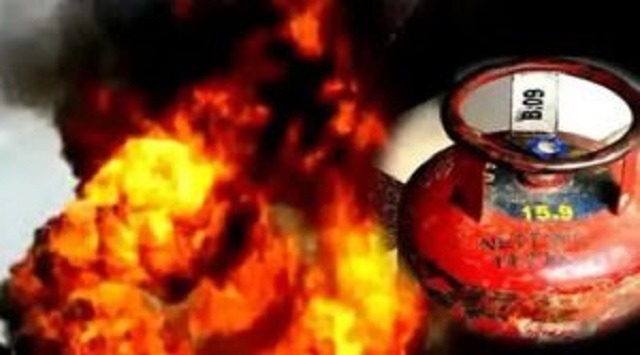 ఇంట్లో పేలిన గ్యాస్ సిలిండర్