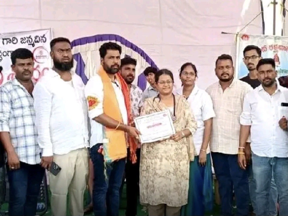 రక్తదాన శిబిరానికి విశేష స్పందన