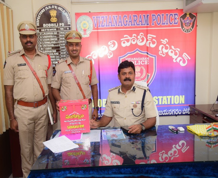 బొబ్బిలి పోలీసు స్టేషన్‌ను సందర్శించిన ఎస్పీ