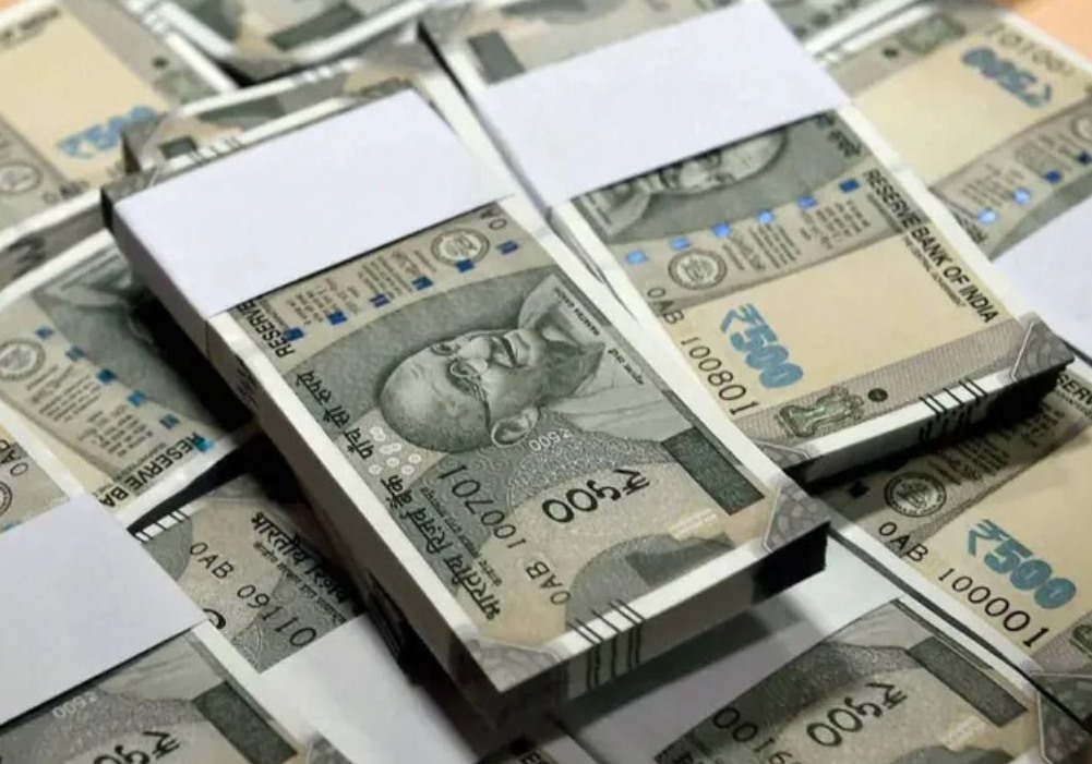 భారీ మోసం.. రూ.6.5 కోట్లు గోల్‌మాల్