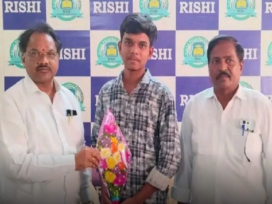 కూలిబిడ్డ అద్భుత ప్రతిభ.. ఇంటర్‌లో 992 మార్కులు