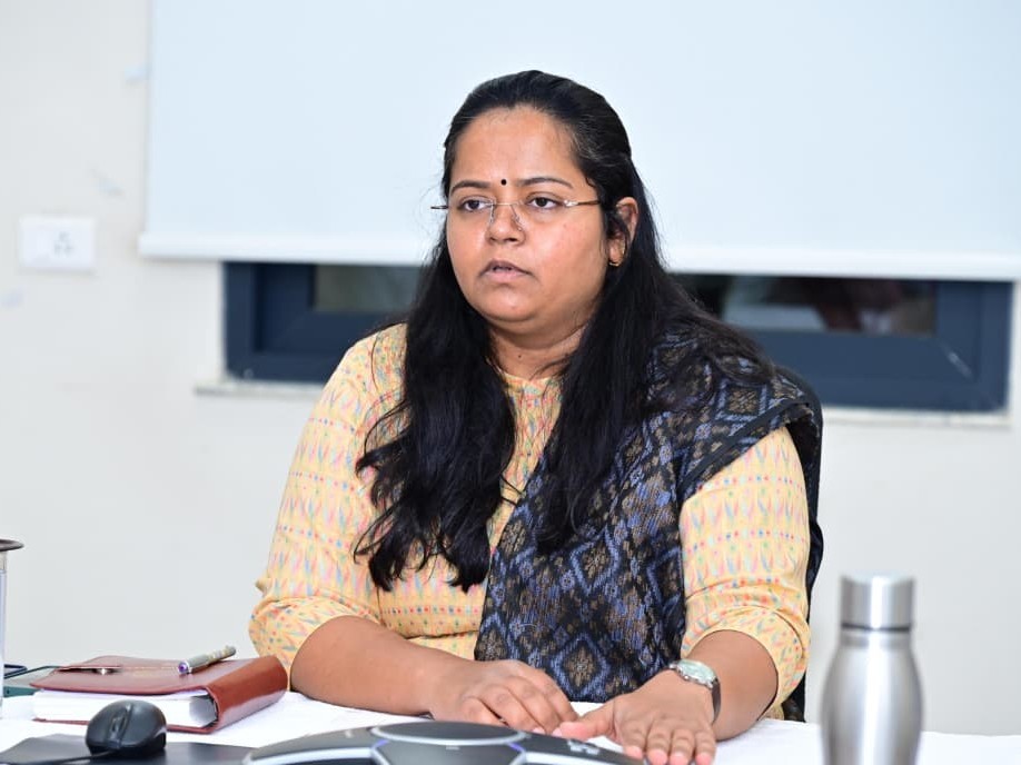 ‘అరైవ్ అలైవ్’ గ్రామసభలపై కలెక్టర్ సమీక్ష