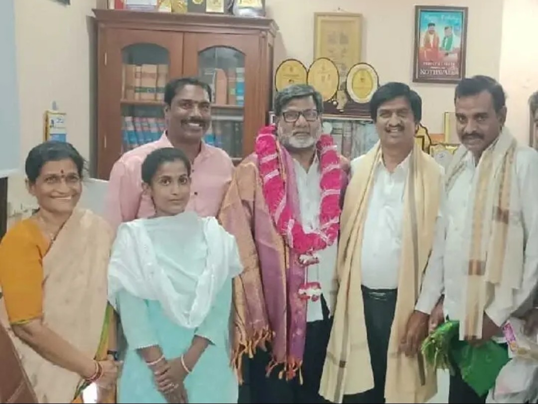 బార్ అసోసియేషన్ అధ్యక్షుడికి సన్మానం