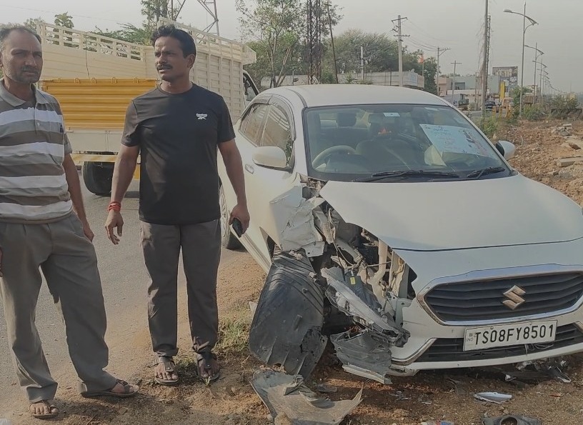 ప్రమాద స్థలాన్ని పరిశీలించిన సర్పంచ్