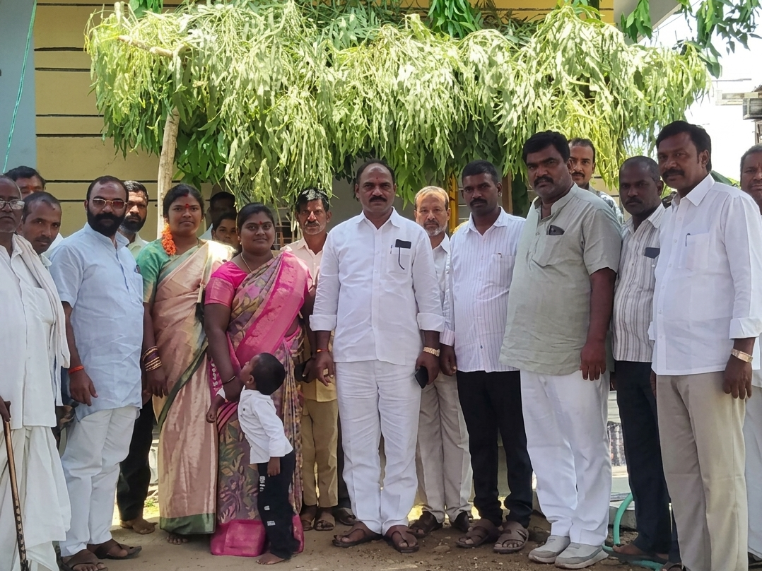 సల్కర్పేటలో ఇందిరమ్మ ఇల్లు ప్రారంభం