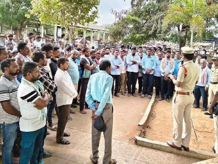 రోడ్డు ప్రమాదాలపై ప్రజలు అవగాహన పెంచుకోవాలి: సీఐ