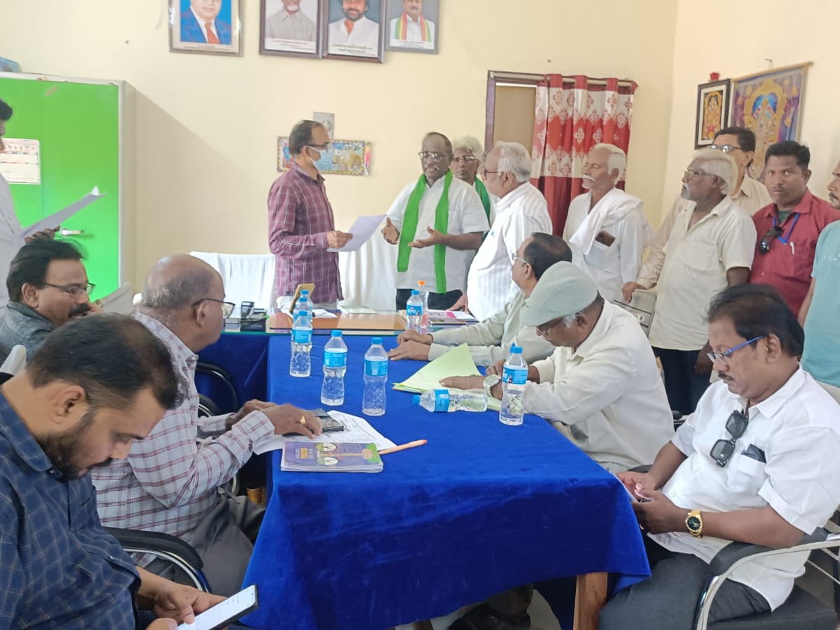 ‘కొనుగోలు కేంద్రాలు తక్షణం ఏర్పాటు చేయాలి’