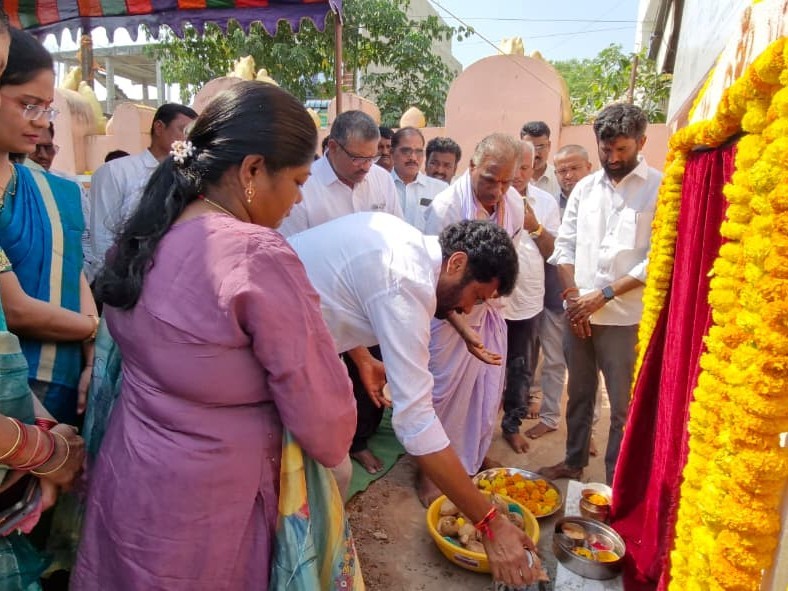 ఆలయ నిర్మాణానికి ఎమ్మెల్యే భూమి పూజ