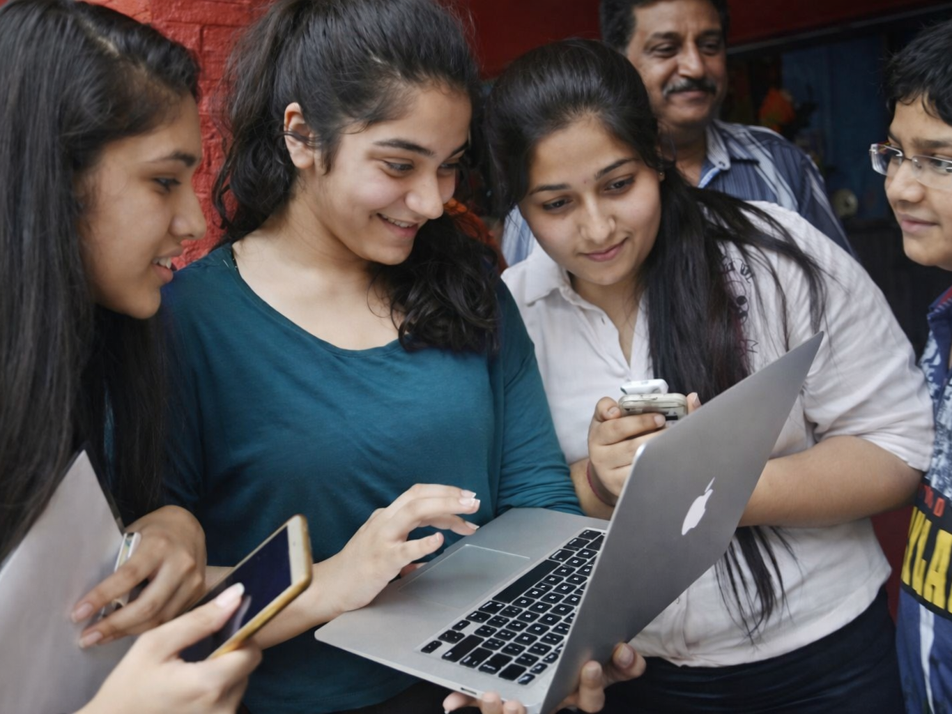 విద్యలో వెనుకబడుతున్న వికారాబాద్..!