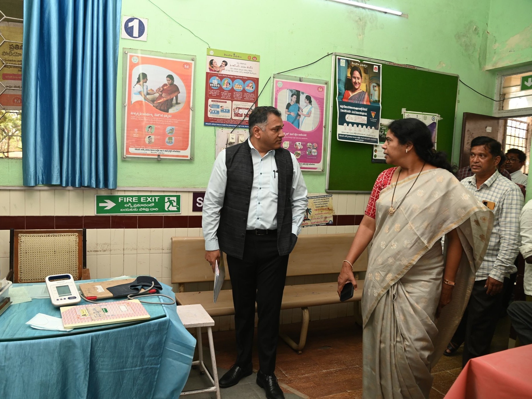 PHC తనిఖీ చేసిన కలెక్టర్, సెంట్రల్ ప్రభారీ అధికారి