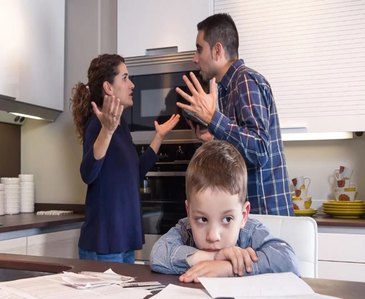 పిల్లల ముందే గొడవపడుతున్నారా?