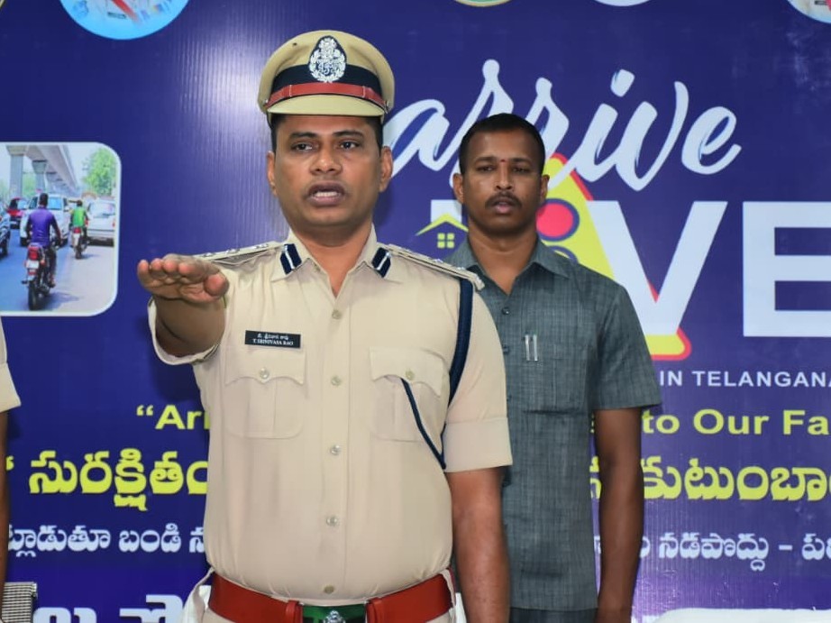 ఎర్రవల్లిలో రోడ్డు భద్రతపై అవగాహన