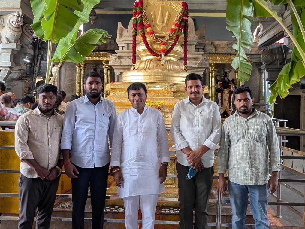 భద్రాచలం ఆలయాన్ని సందర్శించిన రాకేష్ రెడ్డి