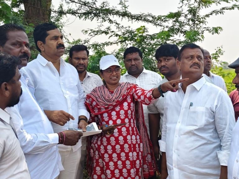 వర్ధన్నపేటలో 100 పడకల ఆసుపత్రి స్థలం పరిశీలన